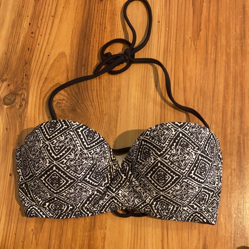 Bathing suits - Picture 2 of 7